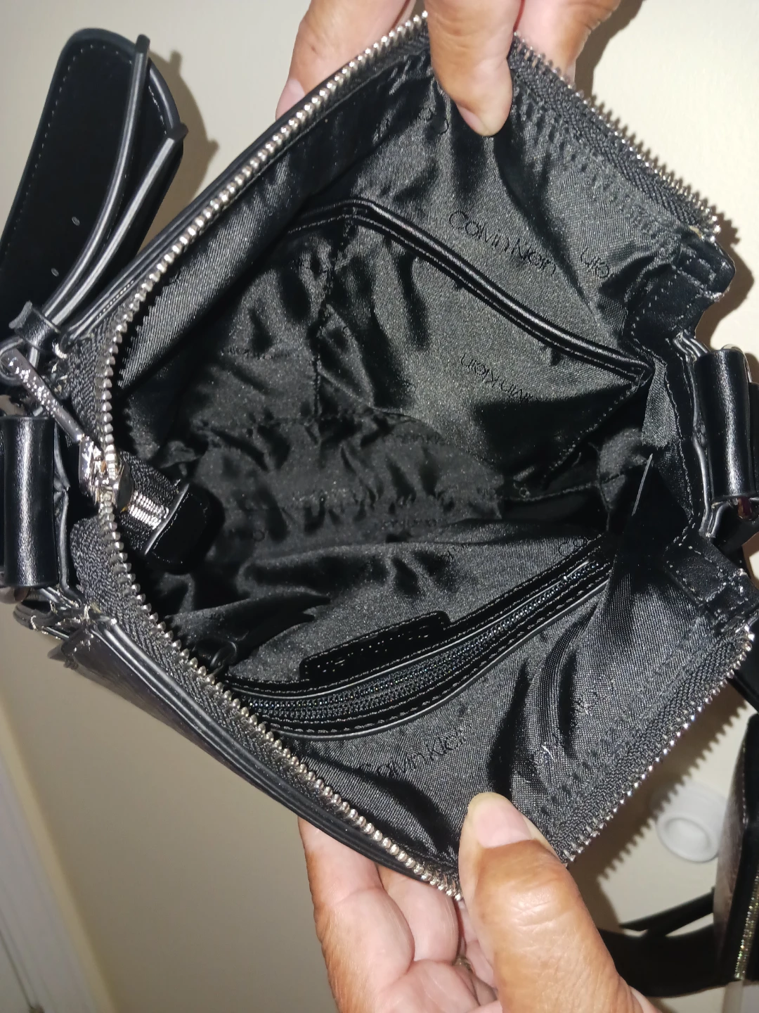 Calvin Klein Crossbody Bag with Card Holder - photo 3