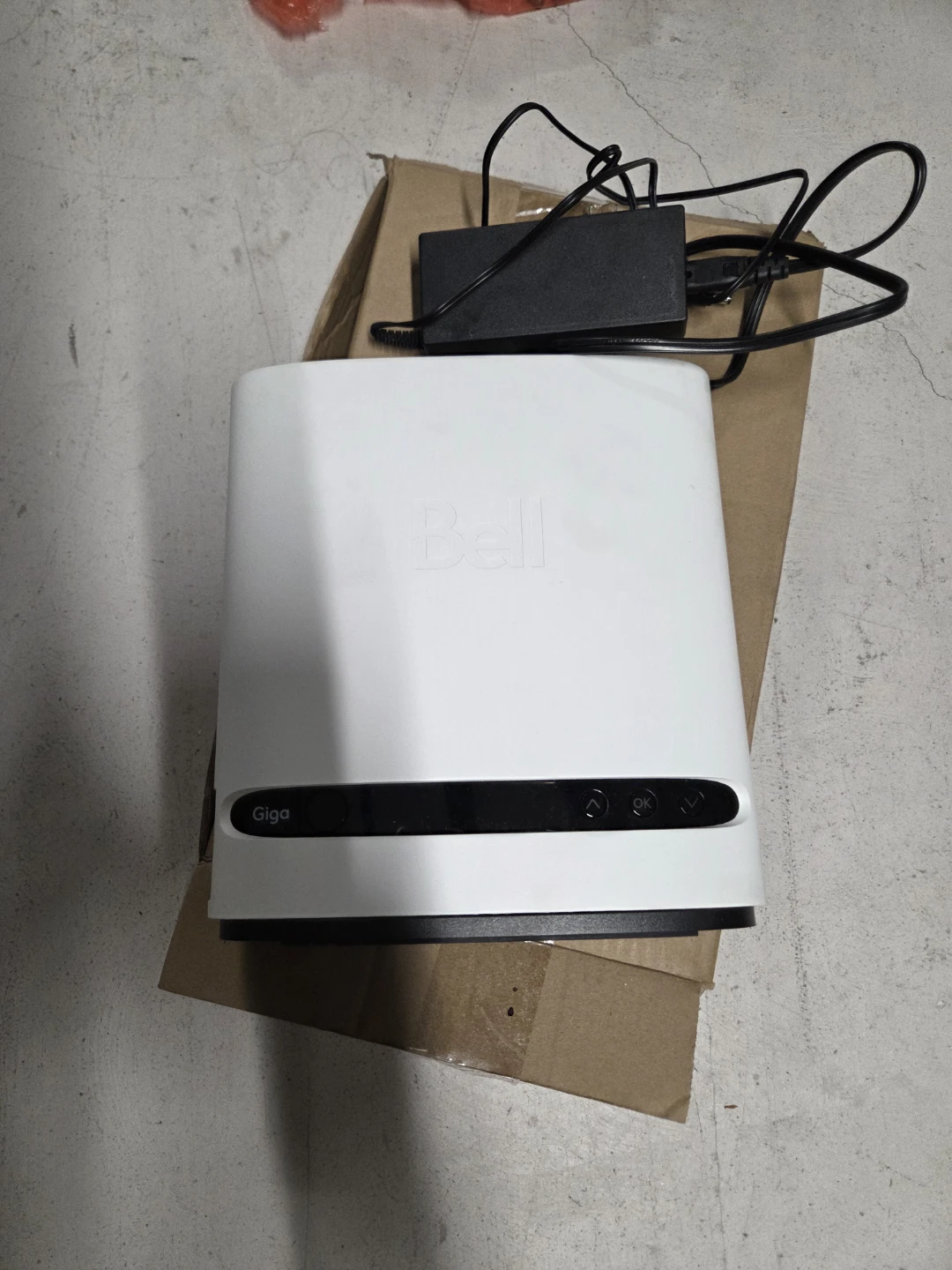 Bell Giga Hub Modem with Power Adapter - photo 5