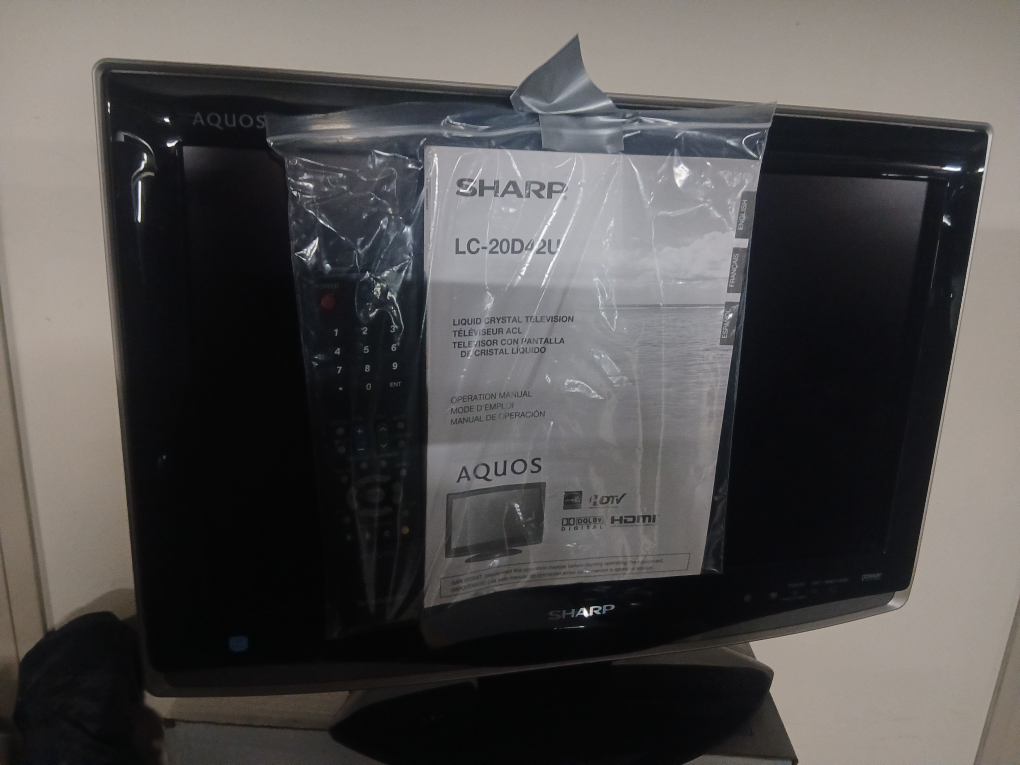 Sharp AQUOS LC-20D42U 20" LCD Television - photo 2