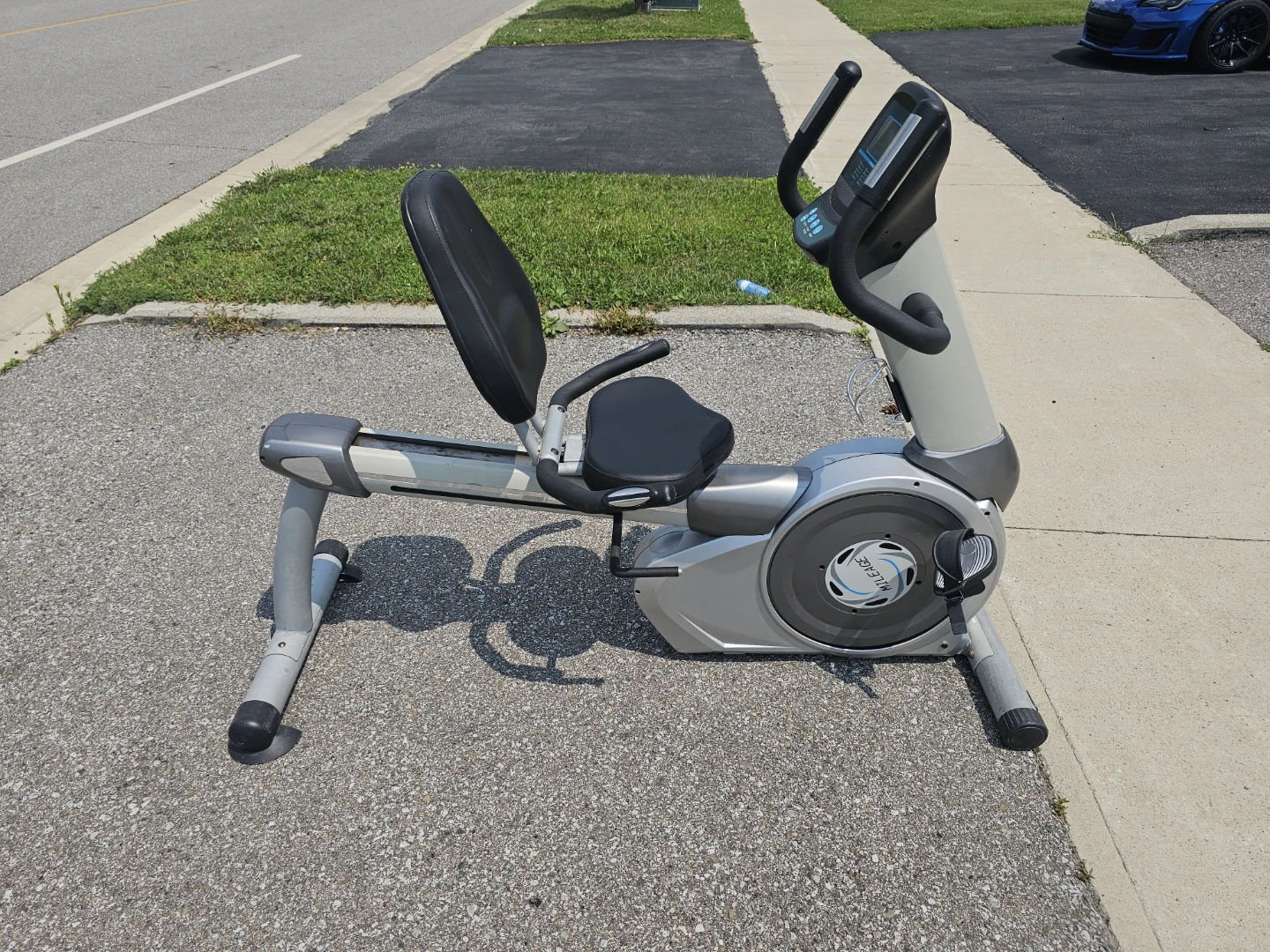 Life Fitness Recumbent Bike