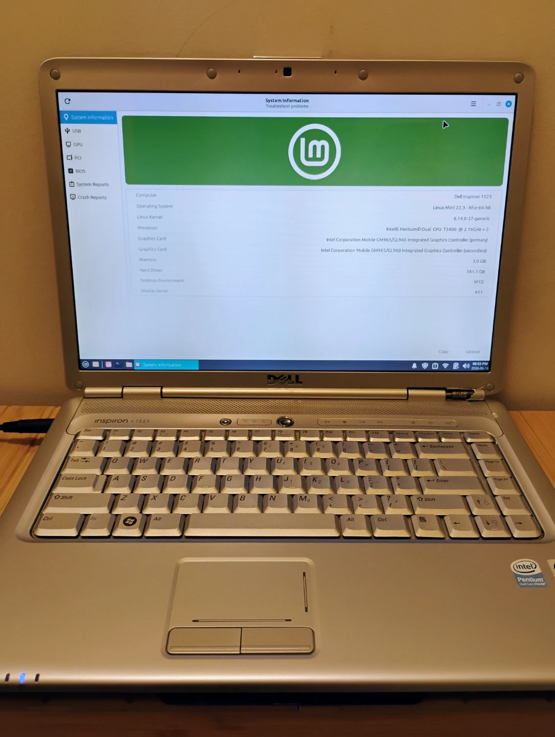 Dell Inspiron 1525 | 15" | DVD-RW | Linux