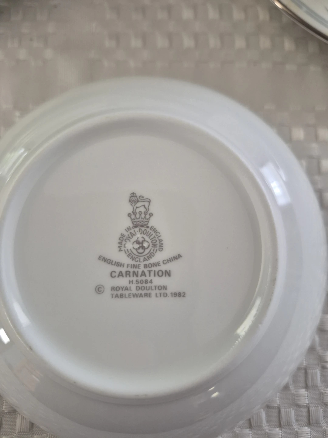 Royal Doulton Carnation Fine Bone China Dinnerware Set - photo 2