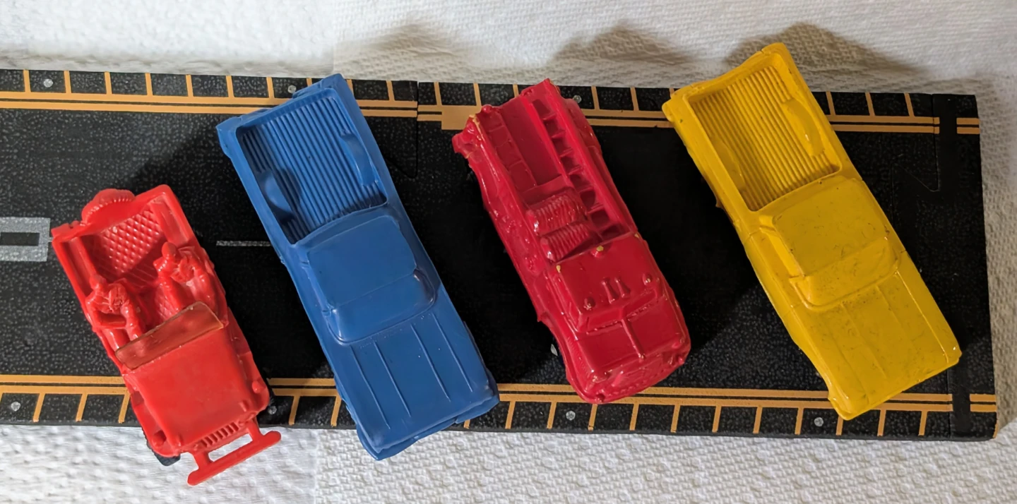 Lot (A) of 4 Vintage Rubber Toy Cars & Truck - photo 3
