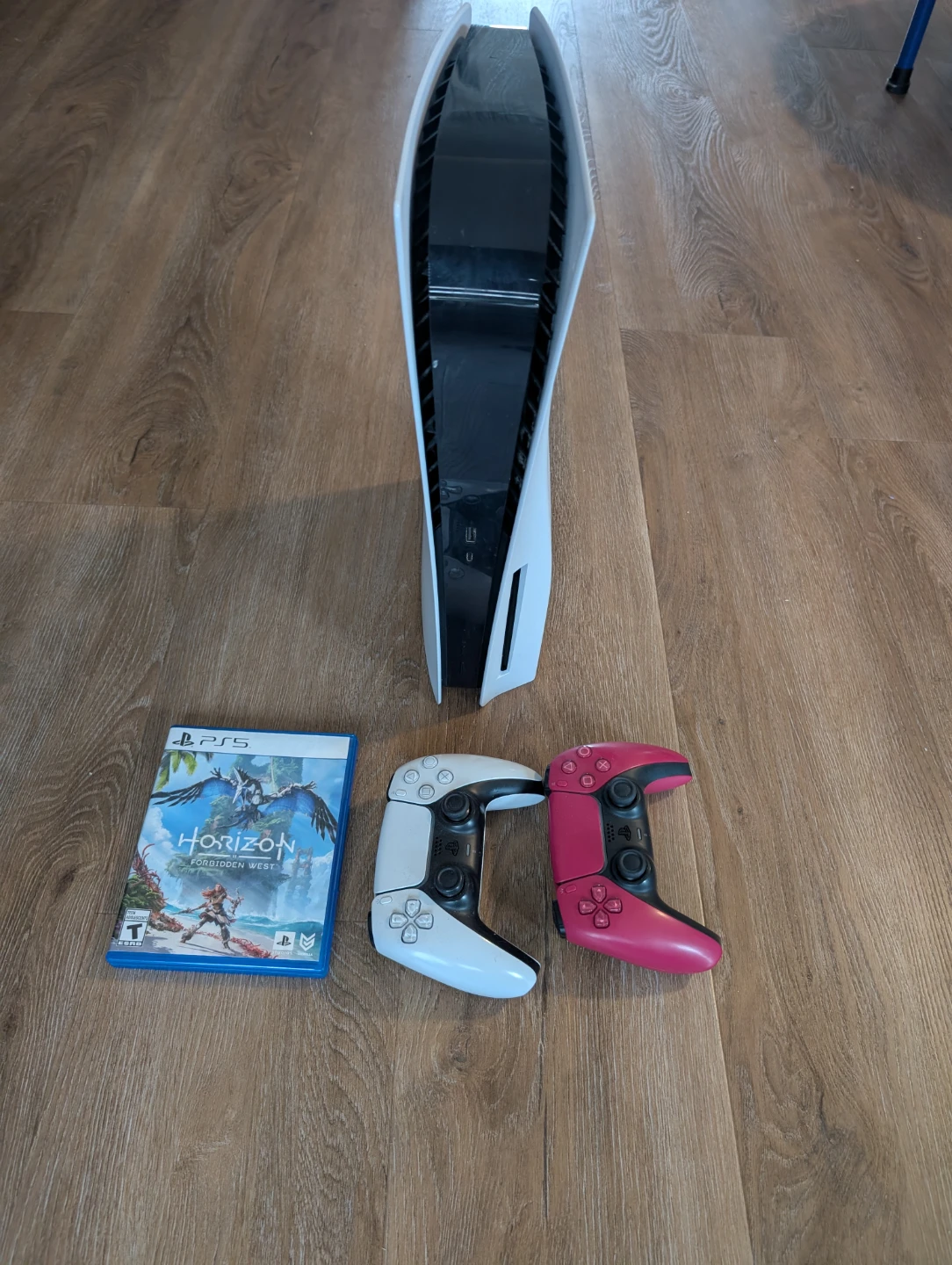PlayStation 5 Console with 2 Controllers and Game. - photo 5