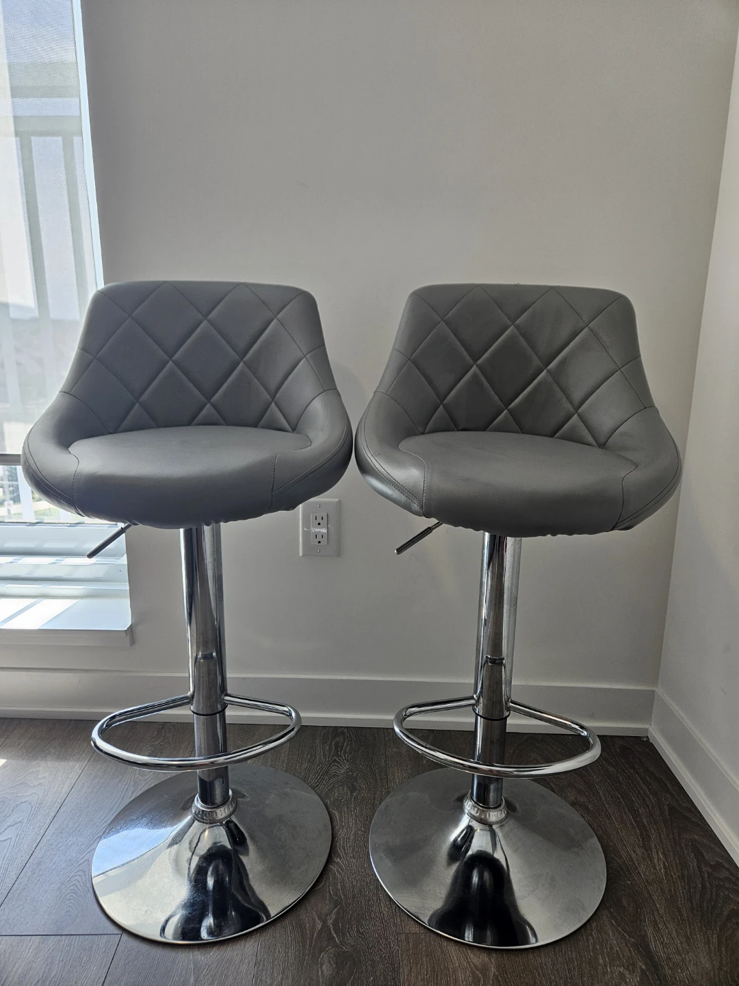 Set of 2 Grey Faux Leather Bar Stools