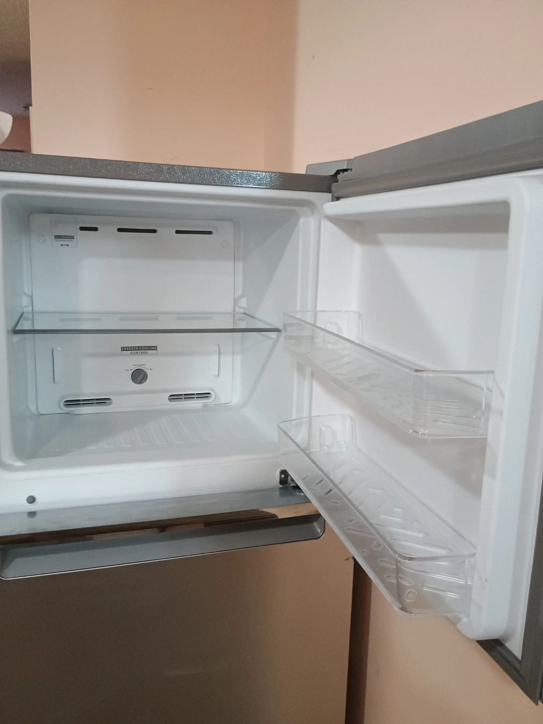 Whirlpool Refrigerator - photo 2