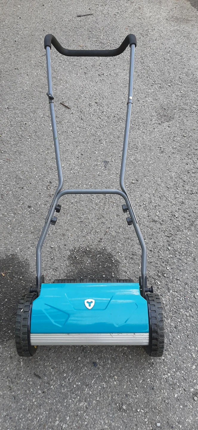 Yardworks Premium Reel Mower - photo 2