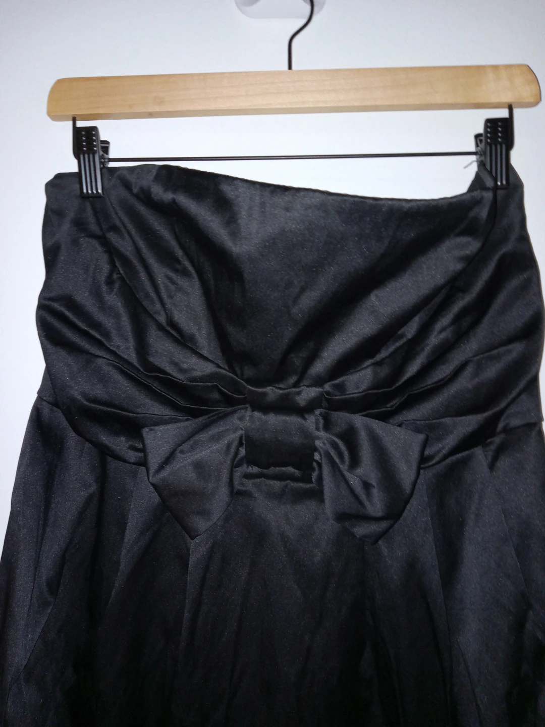 Black strapless dress with bow detail - photo 3