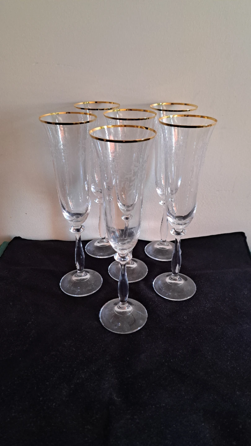 Elegant Crystal Champagne Flutes