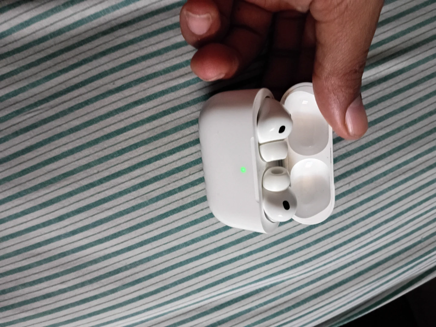 Apple AirPods Pro (2nd Generation) - photo 3