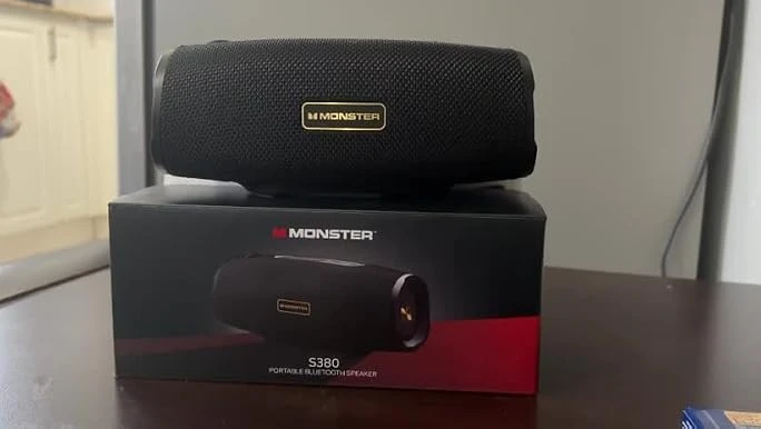 MonsterBluetooth Portable speaker 20 hour playback