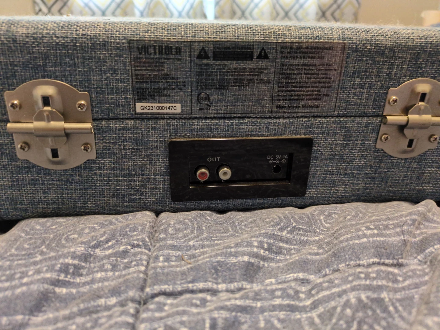Victrola Suitcase Record Player - photo 3