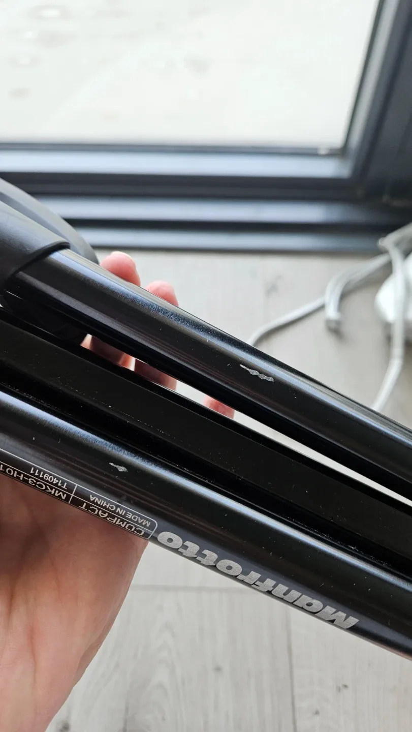 Manfrotto Compact MKC3-H01 Tripod - photo 3