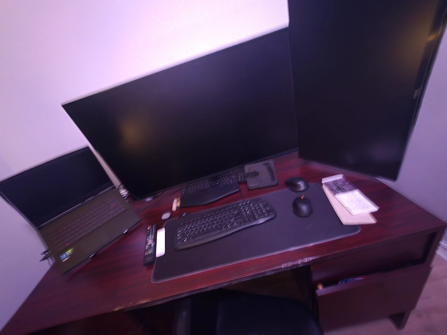 Msi laptop with Samsung  42ich and 32 inch monitor setup - photo 5