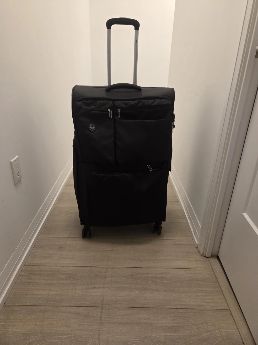Goby Black Rolling Suitcase