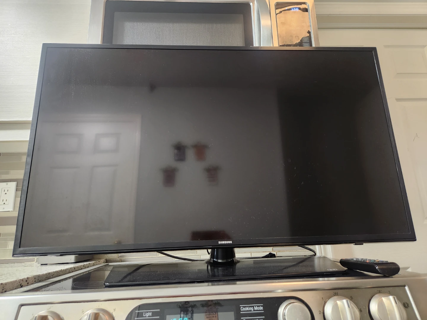 Samsung UN40J5205AFXZ 40" Smart LED TV