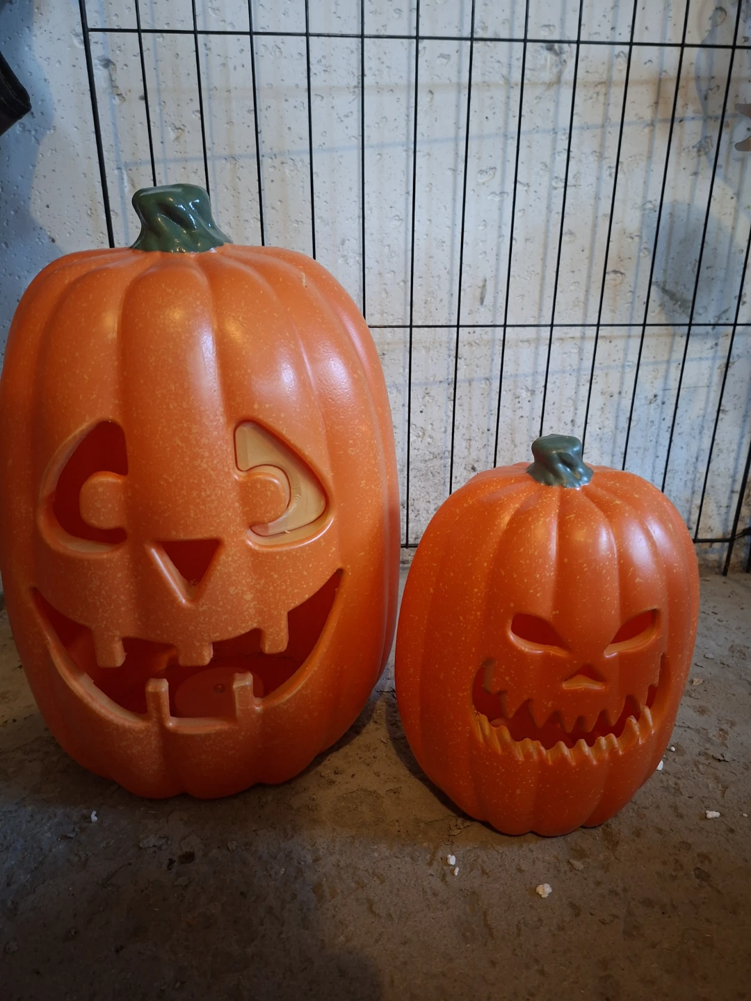 Set of 2 Light-Up Halloween Pumpkins - photo 2