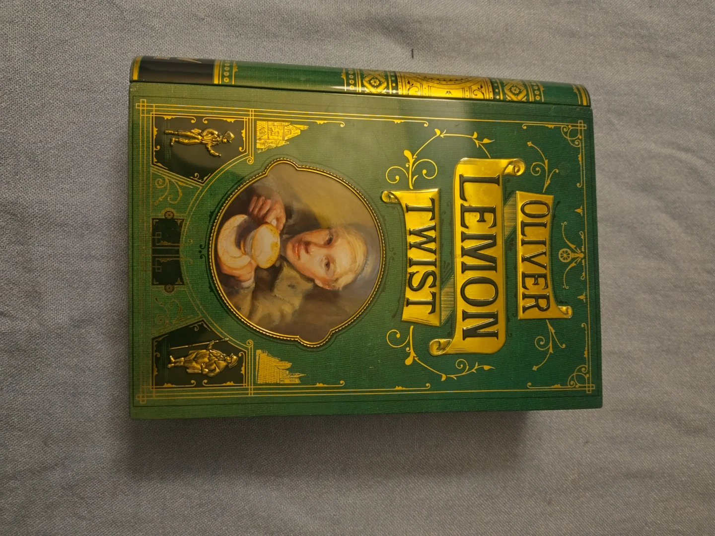 Oliver Twist Lemon Twist Tin