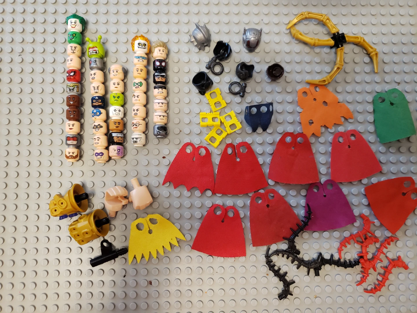 Lego super heros minifigure parts lot pic 1 to 4 - photo 4