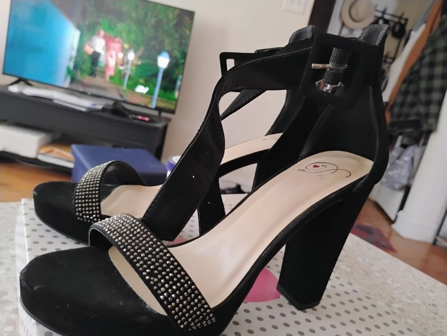 Se vende una sola puesta zapato de taco para fiesta