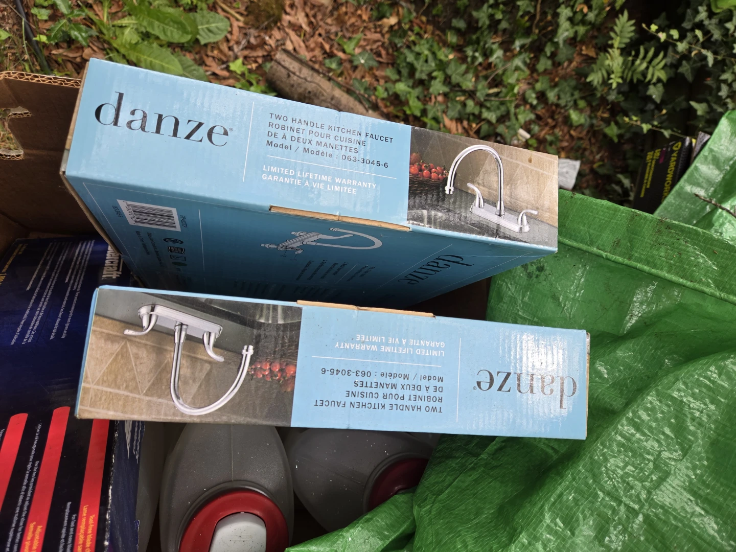 NIB  Danze Kitchen Faucet - 1 left - photo 3