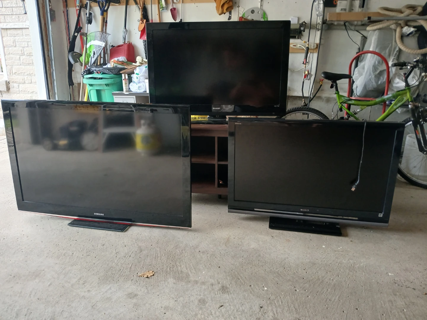For sale tv (3) and love seat plus....