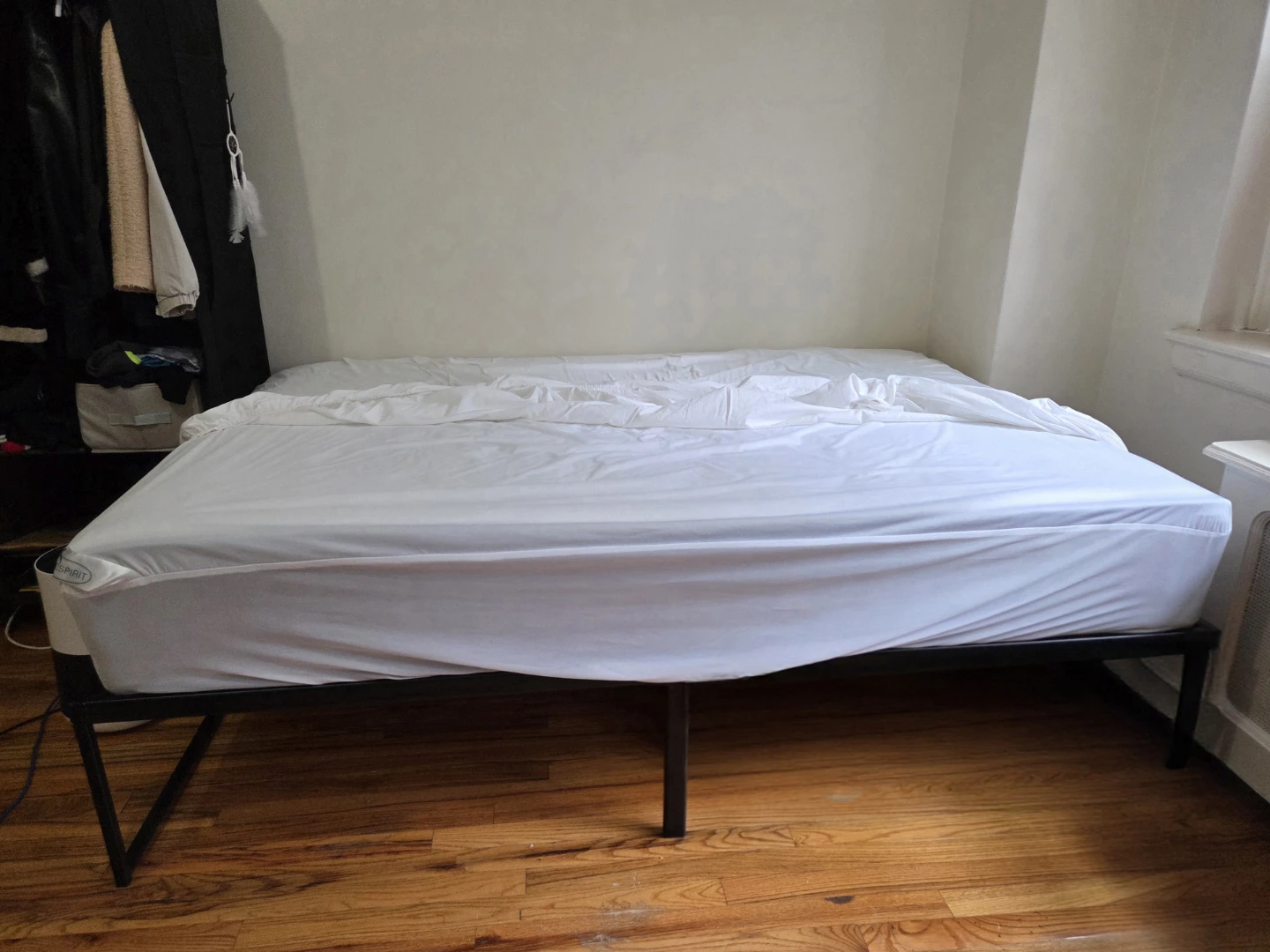 Zinus 10 inch double mattress and metal bed frame