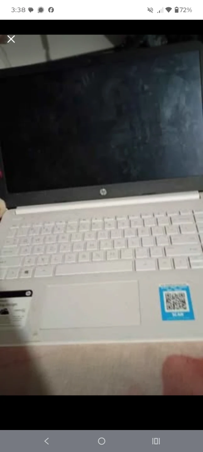 White HP Laptop - photo 2