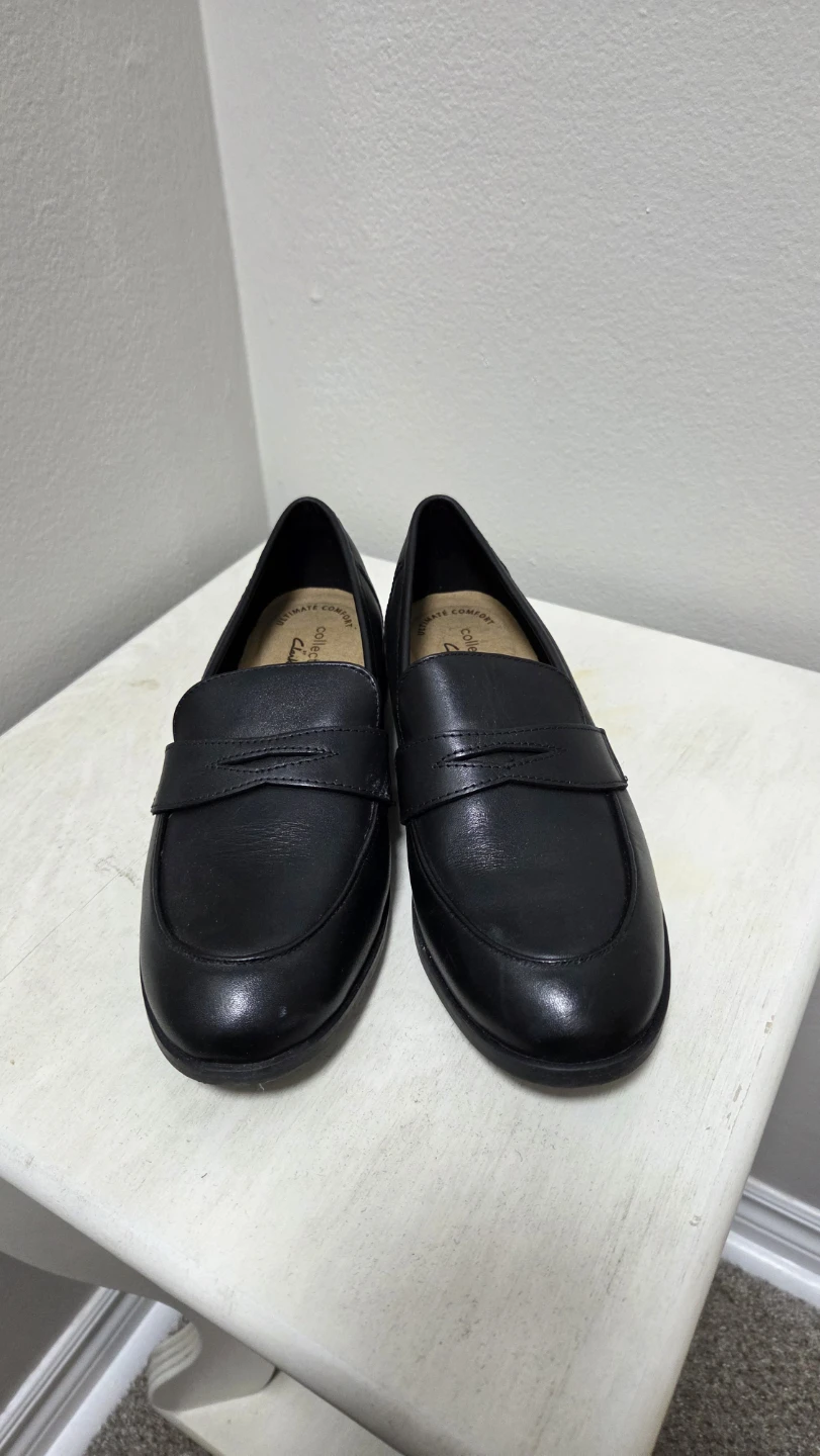 Clarks Black Leather Loafers 6.5 w