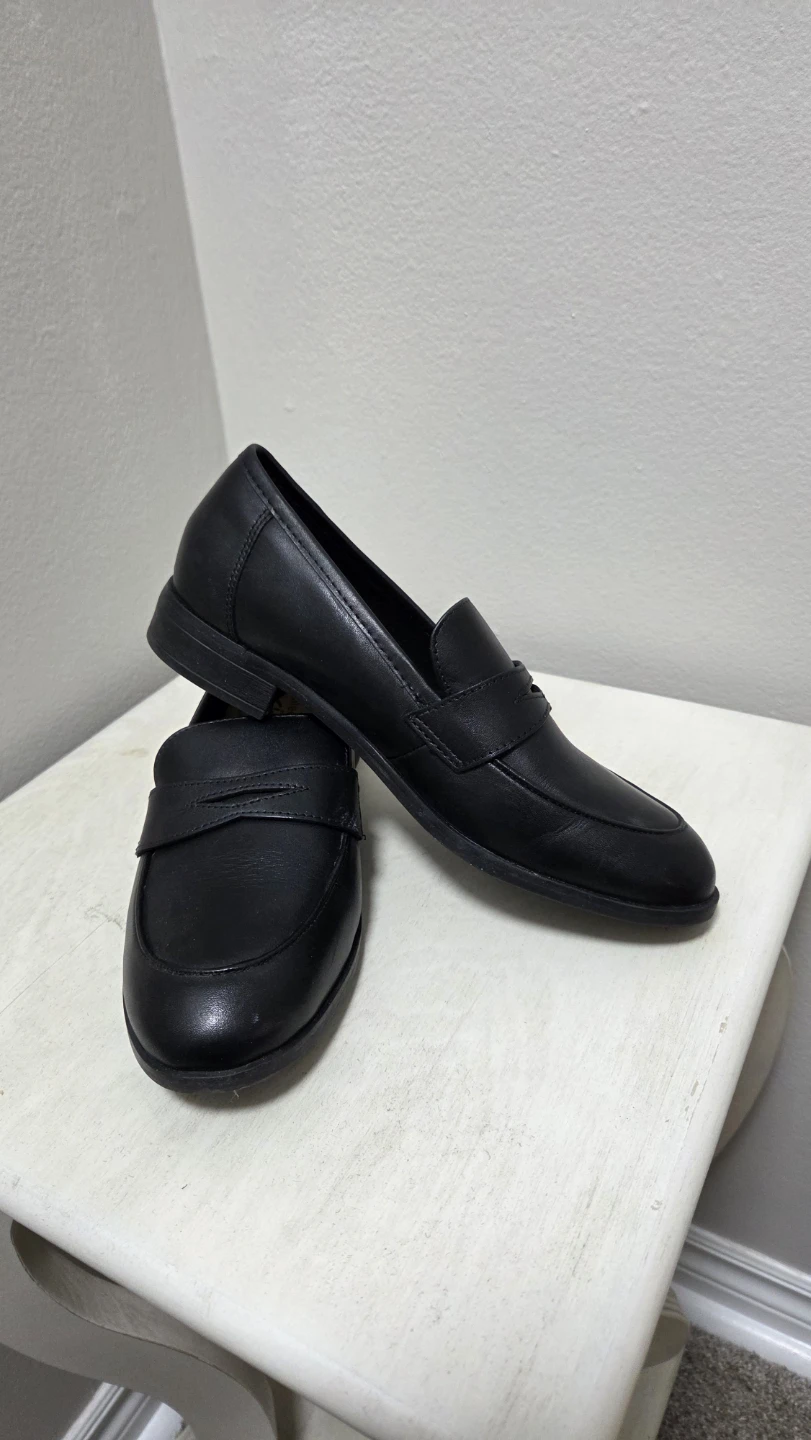 Clarks Black Leather Loafers 6.5 w - photo 2