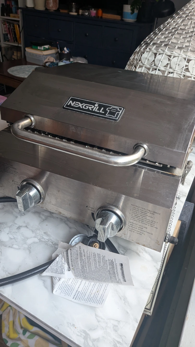 Nexgrill Propane tabletop BBQ Grill w tank