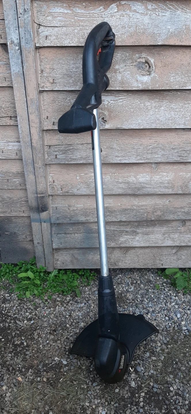 Black & Decker Electric String Trimmer