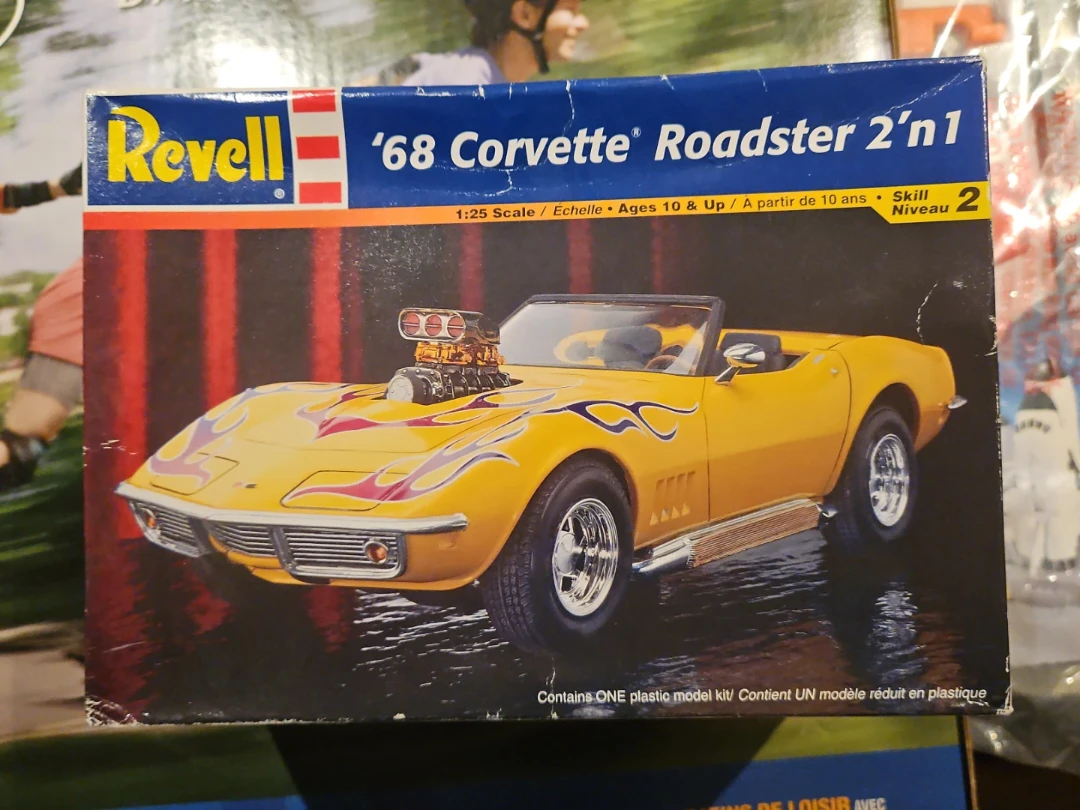 Revell '68 Corvette Roadster 2'n1 Model Kit