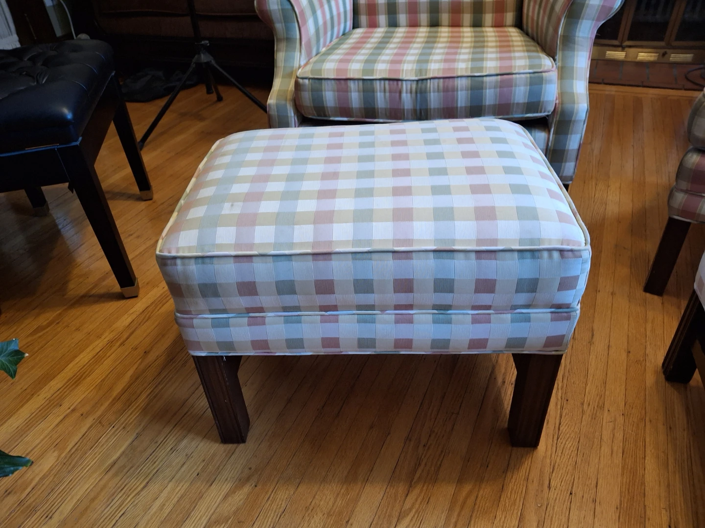 2 Wingback Armchair with Plaid Fabric and 2 Matching Ottomans - photo 2