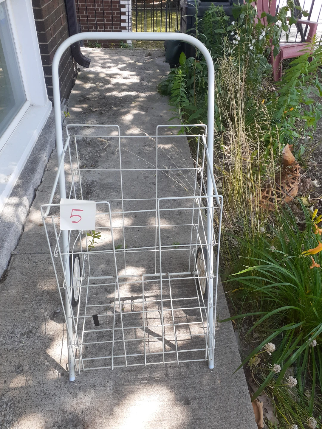 White Metal Shopping Cart - photo 3