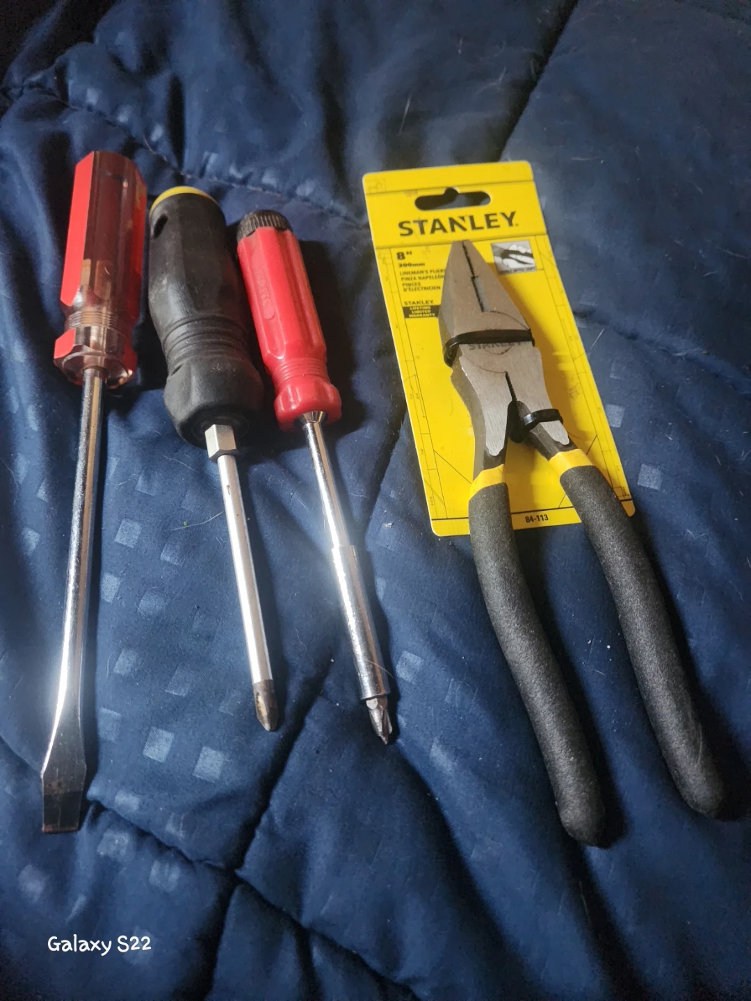 Stanley 8" Linesman Pliers and 3 Screwdrivers - photo 2