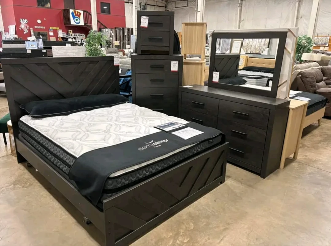 Bedroom furniture set