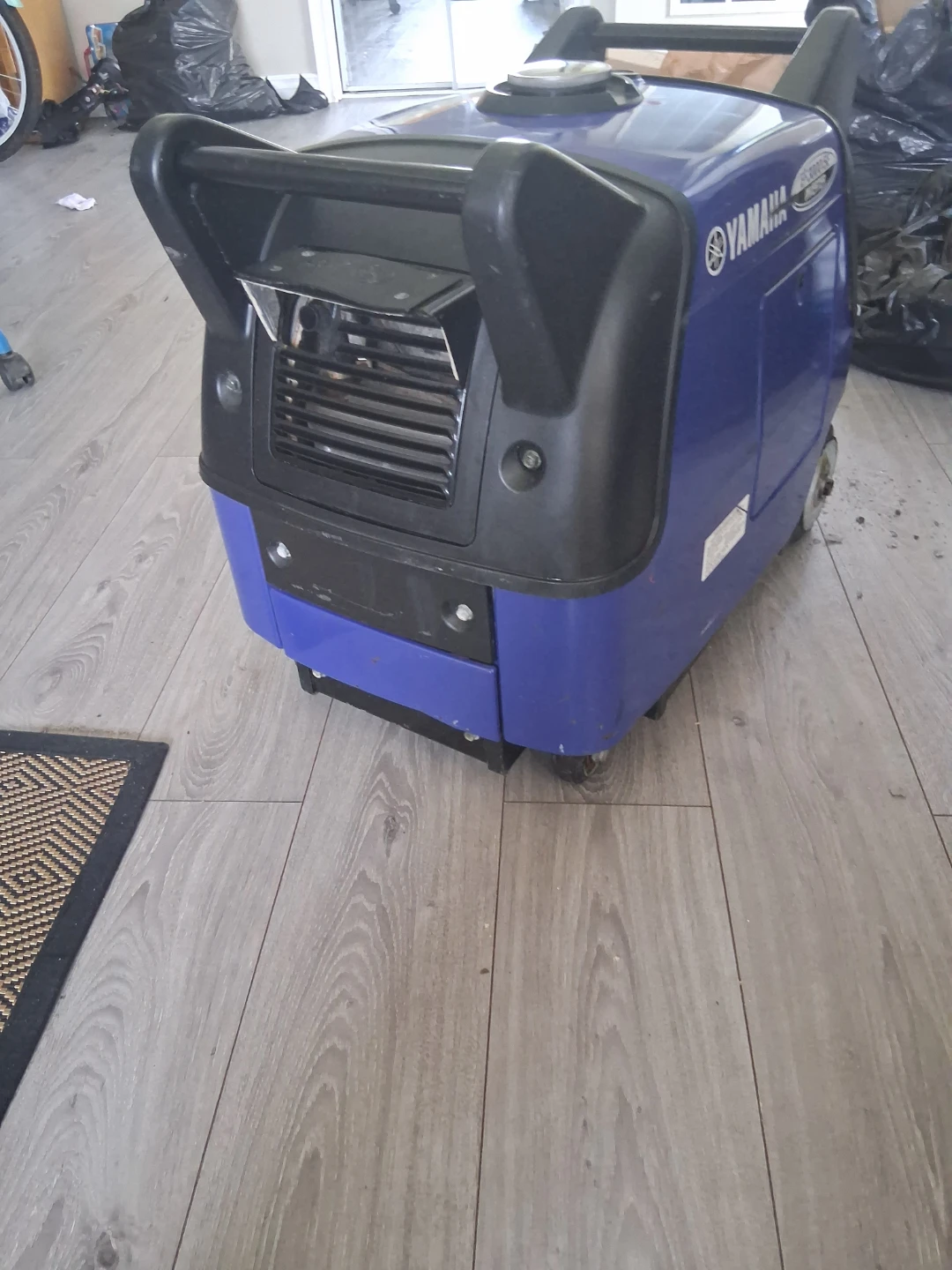 Yamaha EF3000iSE High End  Super Quiet Inverter Generator - photo 4