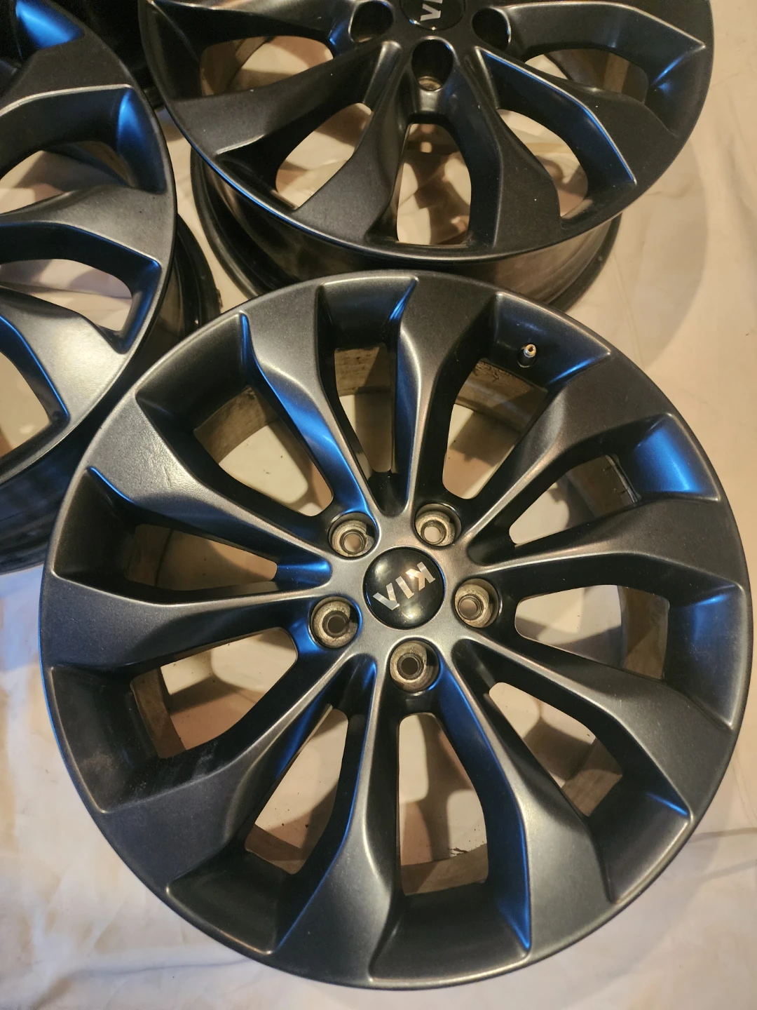 Set of 4 Kia Alloy Wheels 19in. - photo 2
