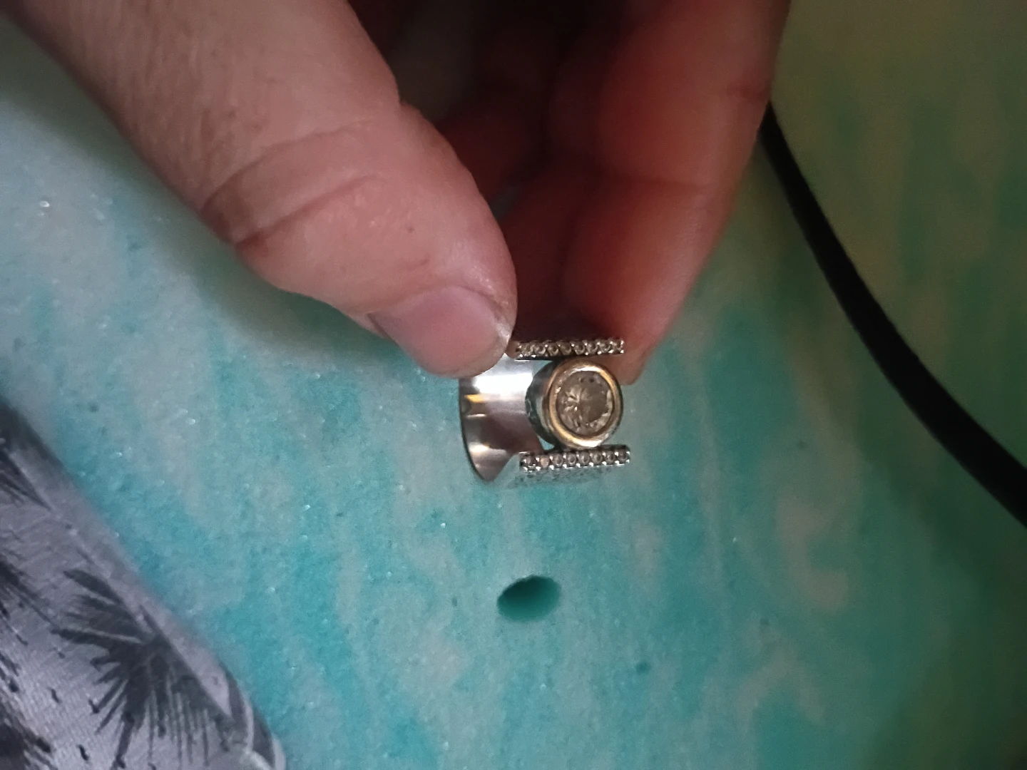 14k / 925 Ring with Stone and Crystals