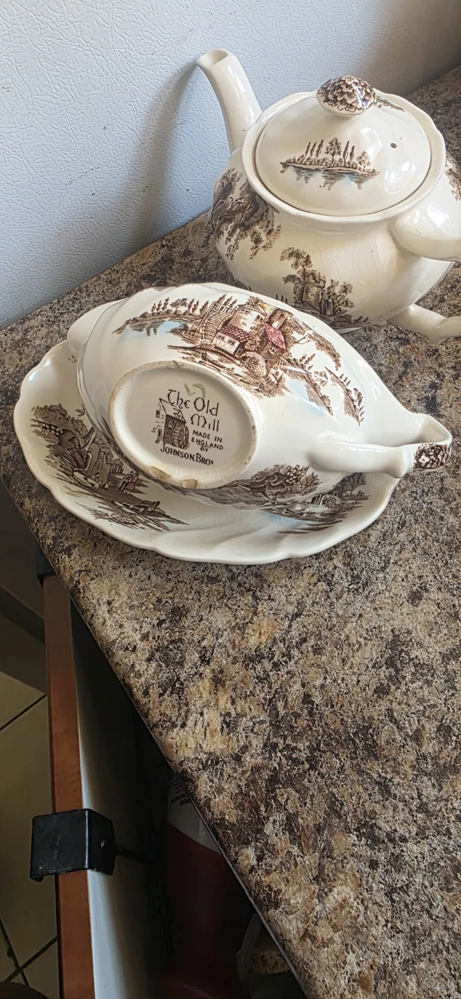 Johnson Bros. "The Old Mill" Gravy Boat and Saucer Set - photo 2