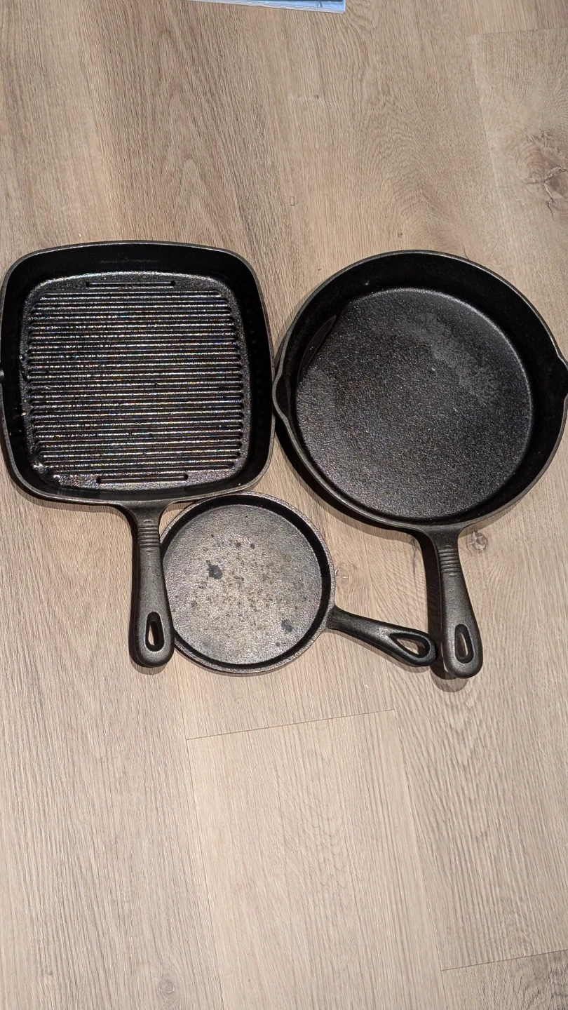 Set of 3 Cast Iron Pans