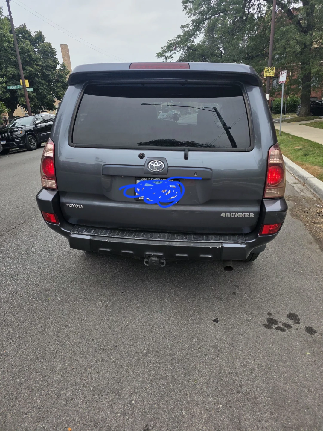 Toyota 4Runner SUV - photo 3