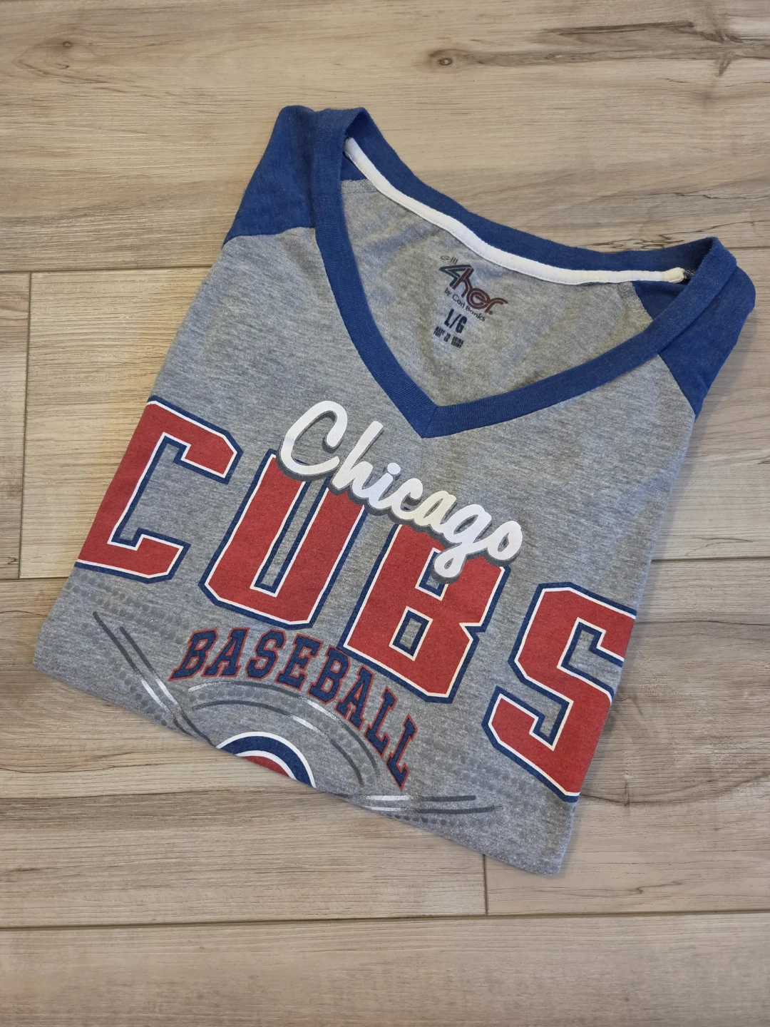 4Her by Carl Banks Chicago Cubs Baseball T-Shirt - Size L - photo 2