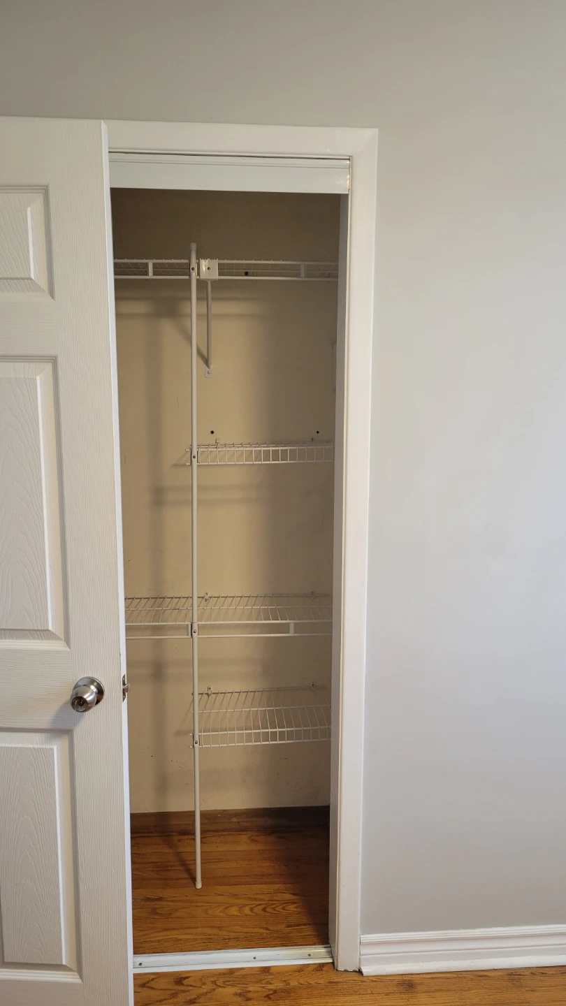 ‼️Oshawa : Private Room on Main Floor for Rent‼️ - photo 4