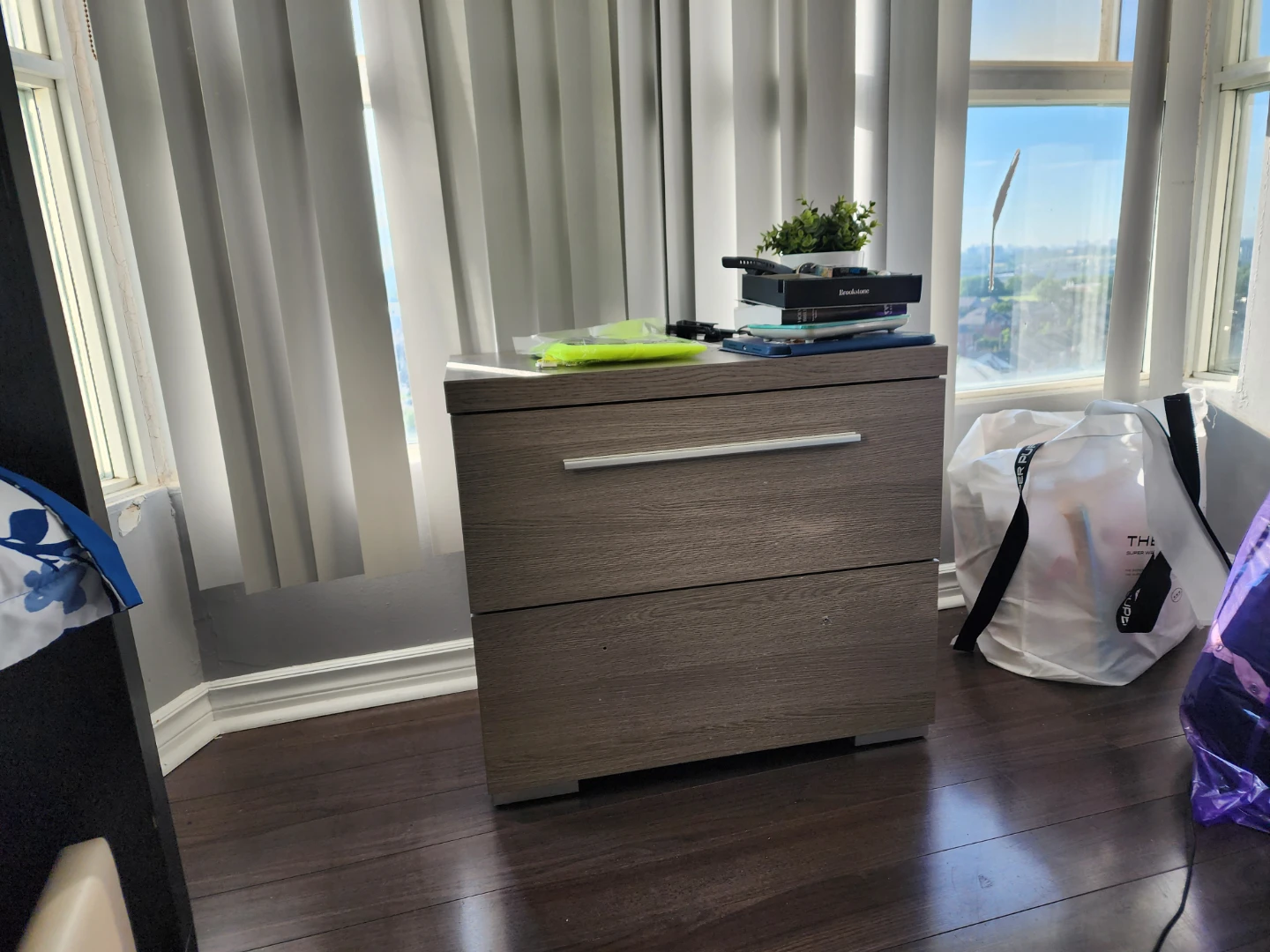 Grey queen size leons bed with night stand and dresser - photo 5