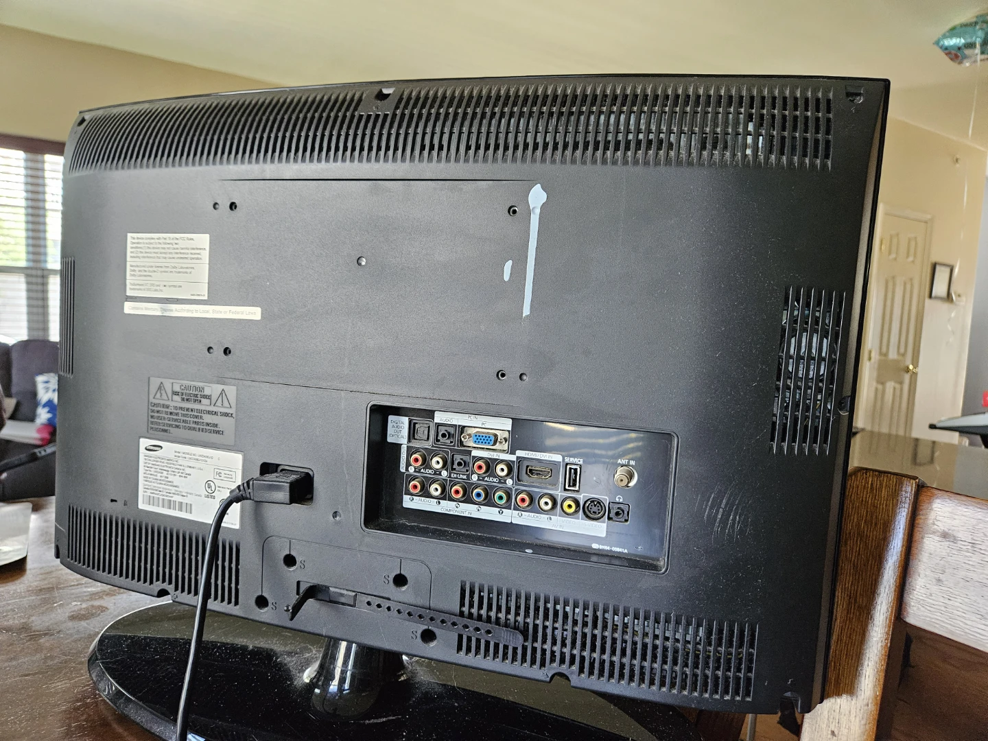 Samsung 24" Flat Screen TV  model # ln22a330j1d