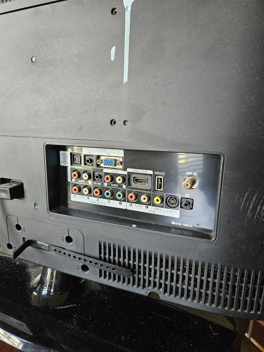 Samsung 24" Flat Screen TV  model # ln22a330j1d - photo 2