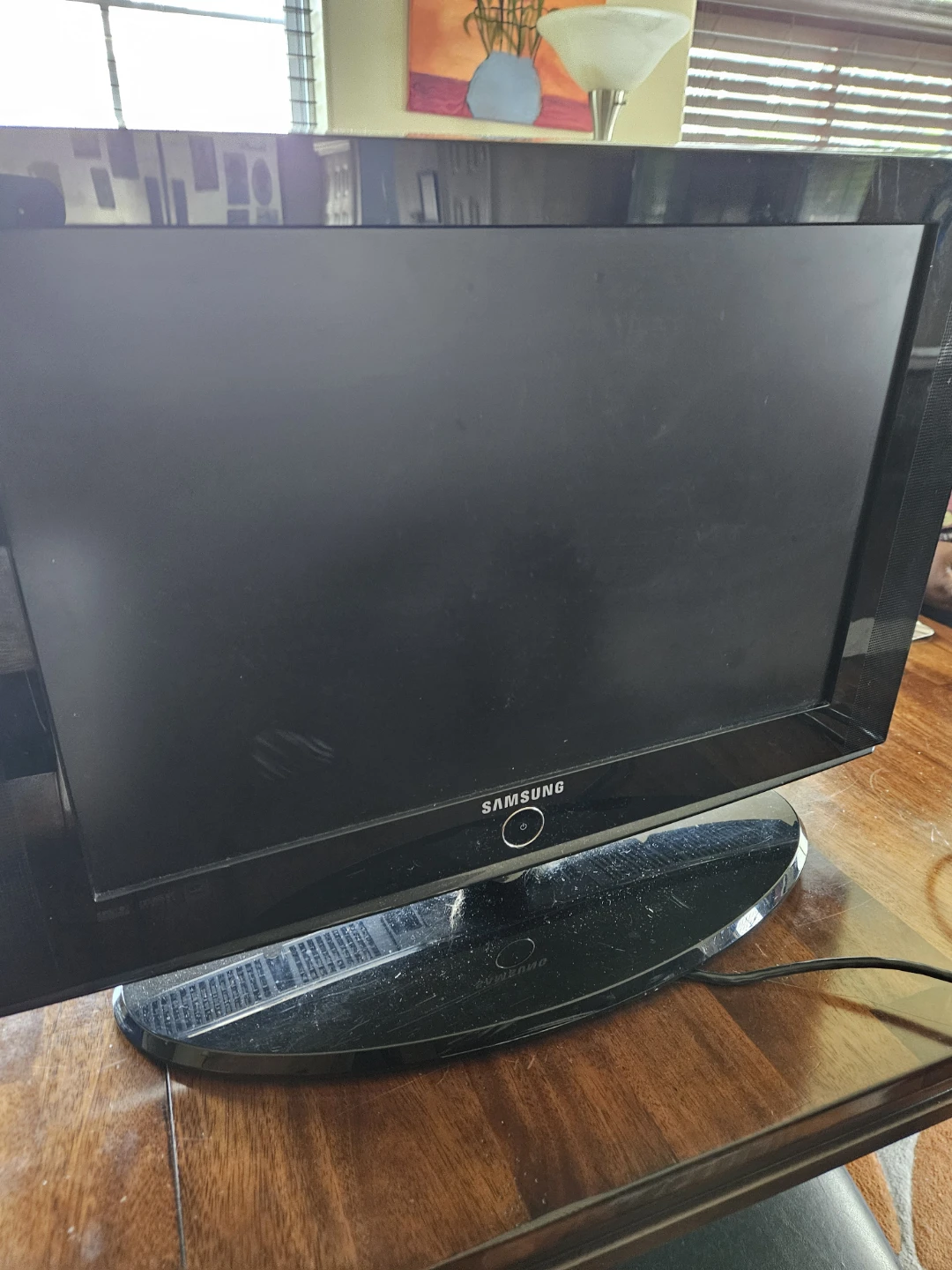 Samsung 24" Flat Screen TV  model # ln22a330j1d - photo 3