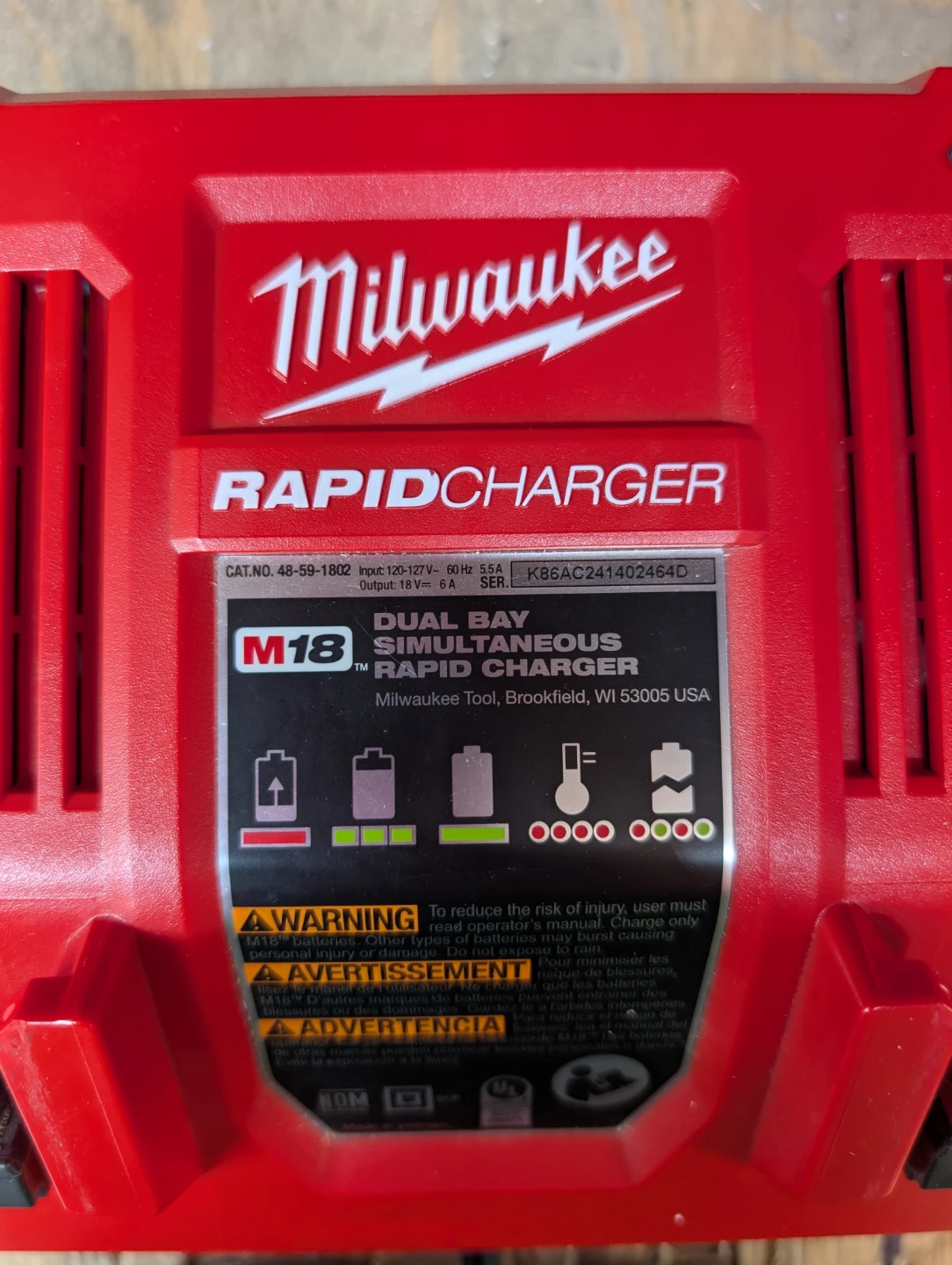 NEW Milwaukee M18 Dual Bay Simultaneous Rapid Charger - photo 5